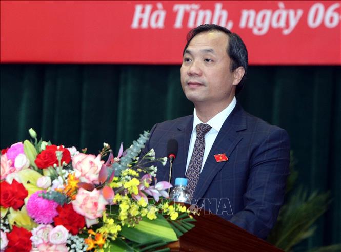 Ông Hoàng Trung Dũng, Bí thư tỉnh ủy Hà Tĩnh, phát biểu bế mạc kỳ họp. Ảnh: Công Tường-TTXVN