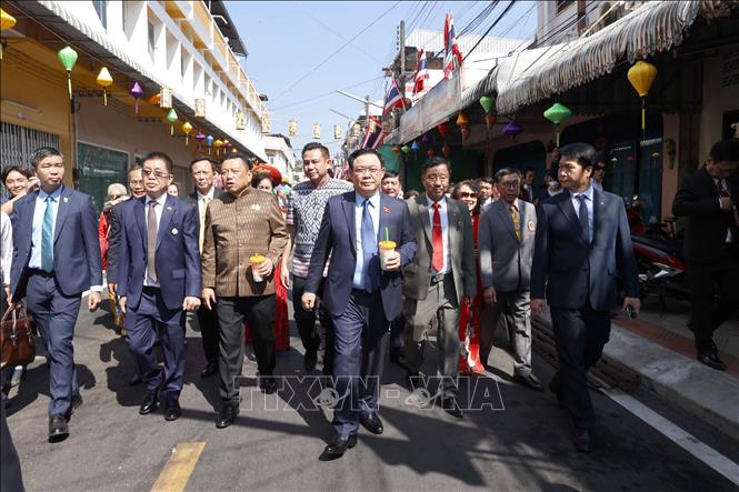 Chủ tịch Quốc hội Vương Đình Huệ tham quan Khu phố Viet Nam Town. Ảnh: Doãn Tấn - TTXVN