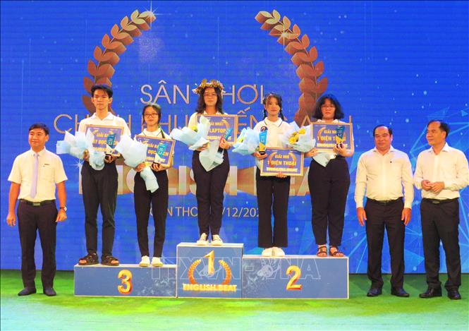 Thí sinh Bùi Lê Khánh Tâm, học sinh lớp 10, Trường Trung học phổ thông Chuyên Lý Tự Trọng giành Giải Nhất. Ảnh: Ánh Tuyết - TTXVN