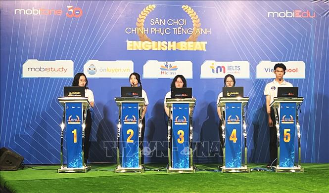 Các thí sinh tranh tài tại Chung kết Sân chơi “Chinh phục tiếng Anh - English Beat”. Ảnh: Ánh Tuyết - TTXVN