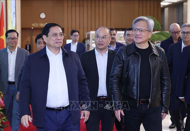 Thủ tướng Phạm Minh Chính với ông Jensen Huang, Chủ tịch kiêm Giám đốc điều hành Tập đoàn NVIDIA. Ảnh: Dương Giang-TTXVN
