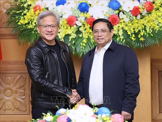 Thủ tướng Phạm Minh Chính tiếp ông Jensen Huang Chủ tịch kiêm Giám đốc điều hành Tập đoàn NVIDIA. Ảnh: Dương Giang-TTXVN

