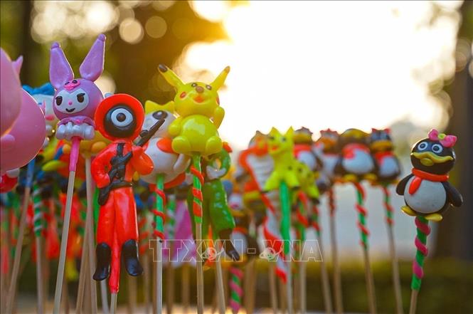 To he toys open up a colourful world where children can see characters from history, movies and cartoons. VNA Photo: Khánh Hòa