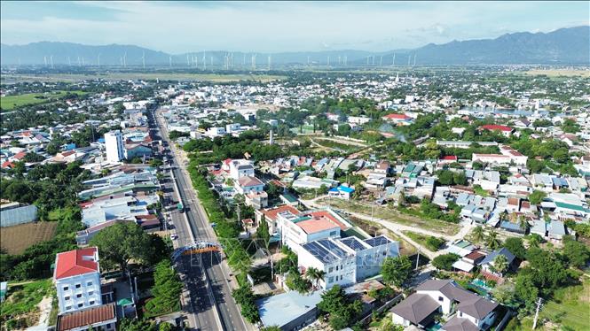 
Một góc huyện Ninh Phước đạt chuẩn huyện nông thôn mới của tỉnh Ninh Thuận. Ảnh: Nguyễn Thành – TTXVN
