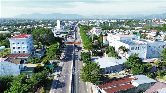 Thị trấn Phước Dân (Ninh Phước, Ninh Thuận) có hệ thống giao thông thuận lợi nằm trên trục giao thông, kinh tế quan trọng Quốc lộ 1A. Ảnh: Nguyễn Thành – TTXVN