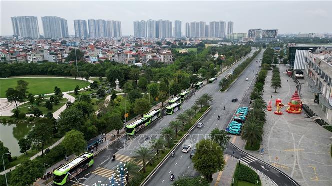 Giao thông xanh không chỉ giúp giảm ô nhiễm môi trường bằng cách giảm lượng khí thải gây hiệu ứng nhà kính từ phương tiện giao thông, tạo ra một môi trường đô thị thông thoáng và tiện nghi hơn. Ảnh: Tuấn Anh - TTXVN