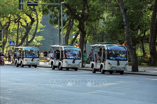 Lộ trình chuyển đổi năng lượng xanh đối với giao thông đến năm 2050 mục tiêu 100% phương tiện giao thông cơ giới đường bộ chuyển sang sử dụng điện, năng lượng xanh. Ảnh: Tuấn Anh - TTXVN