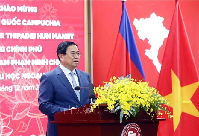 Prime Minister Pham Minh Chinh speaks at the Foreign Trade University in Hanoi on December 12. VNA Photo: Phạm Kiên