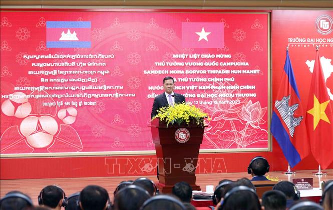 Cambodian Prime Minister Samdech Moha Bovor Thipadei Hun Manet speaks at the Foreign Trade University in Hanoi on December 12. VNA Photo: Phạm Kiên