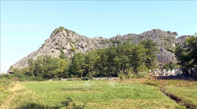 Khu vực di tích khảo cổ học Mán Bạc ở thôn Bạch Liên, xã Yên Thành, huyện Yên Mô, tỉnh Ninh Bình. Ảnh: Thùy Dung - TTXVN