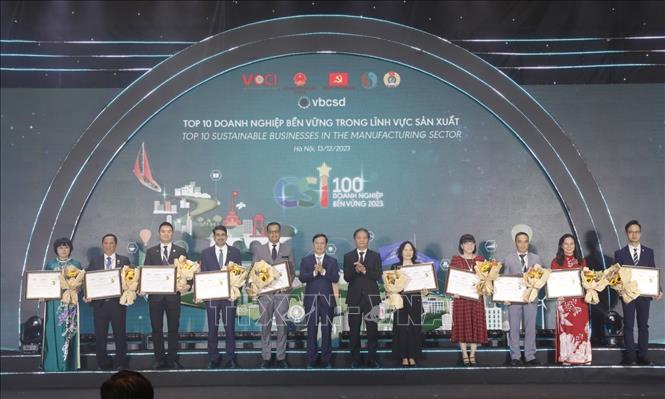 Top 10 Doanh nghiệp bền vững trong lĩnh vực sản xuất. Ảnh: Trần Việt - TTXVN 