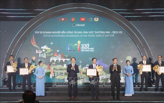 Top 10 Doanh nghiệp bền vững trong lĩnh vực thương mại. Ảnh: Trần Việt - TTXVN 