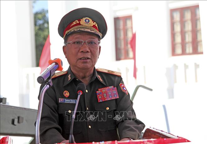  Lao Deputy Prime Minister and Minister of National Defence General Chansamone Chanyalath speaks at the ceremony. VNA/Photo by courtesy
