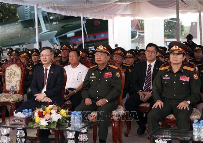 Vietnamese and Lao delegates at the ceremony. VNA/Photo by courtesy