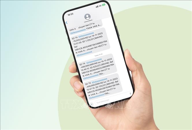 Giao diện tin nhắn SMS thông báo biến động số dư của Vietcombank. Ảnh: TTXVN phát