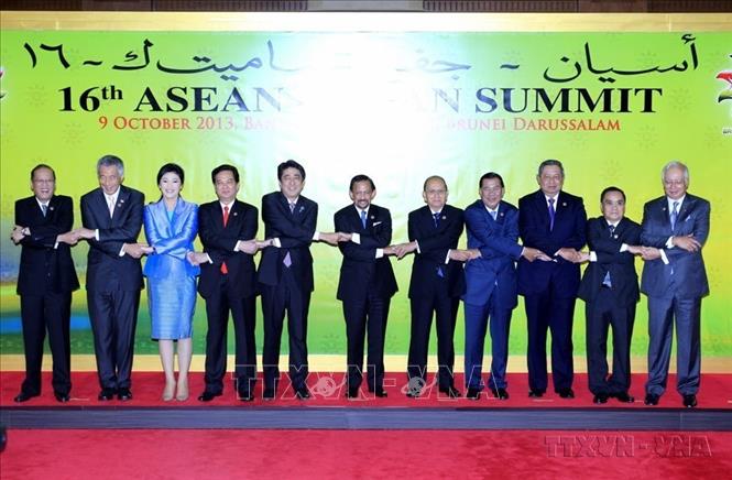 Thủ tướng Nguyễn Tấn Dũng và các trưởng đoàn dự Hội nghị Cấp cao ASEAN - Nhật Bản lần thứ 16 (Brunei, 2013). Ảnh: Đức Tám – TTXVN