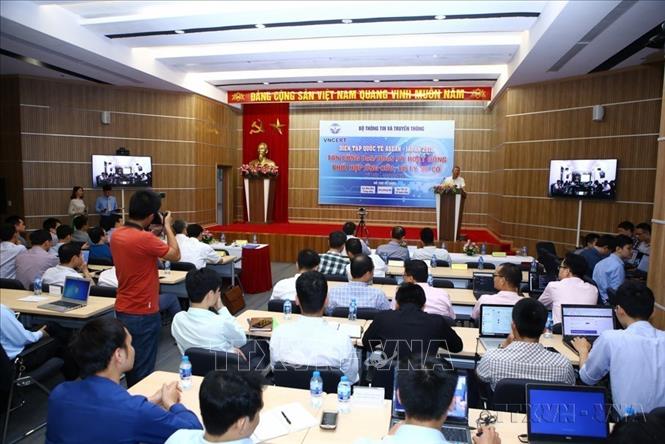 Trung tâm Ứng cứu khẩn cấp máy tính Việt Nam (VNCERT) tổ chức Diễn tập quốc tế ASEAN – Nhật Bản năm 2018, với chủ đề “Tấn công DoS/DDoS và hoạt động phối hợp ứng cứu, xử lý sự cố” (Hà Nội, 2018). Ảnh: Minh Quyết – TTXVN