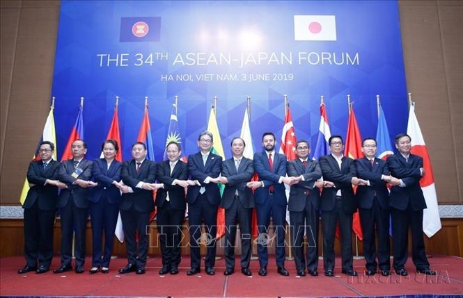 Diễn đàn ASEAN - Nhật Bản lần thứ 34 tổ chức Hà Nội, các đại biểu trao đổi về định hướng thúc đẩy quan hệ đối tác trên tinh thần Tuyên bố chung kỷ niệm 45 năm quan hệ ASEAN - Nhật Bản thông qua tại Hội nghị Cấp cao ASEAN - Nhật Bản lần thứ 21(năm 2018) và các vấn đề khu vực và quốc tế cùng quan tâm...Ảnh: Lâm Khánh – TTXVN