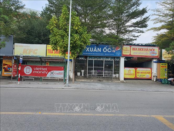 Hàng, quán tại thành phố Vĩnh Yên (Vĩnh Phúc) kinh doanh buôn bán khó khăn vì vắng thực khách. Ảnh: Nguyễn Trọng Lịch - TTXVN

