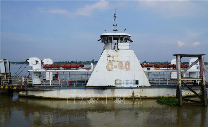 Phà Sa Đéc bị nam thanh niên phóng hỏa. Ảnh: Nhựt An - TTXVN