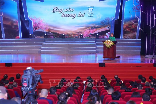 Quang cảnh chương trình “Mùa Xuân cho em” lần thứ 17. Ảnh: Hoàng Hiếu - TTXVN 