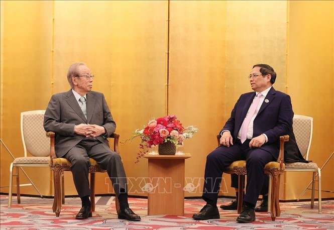 Thủ tướng Phạm Minh Chính tiếp cựu Thủ tướng Nhật Bản Yasuo Fukuda. Ảnh: Dương Giang-TTXVN