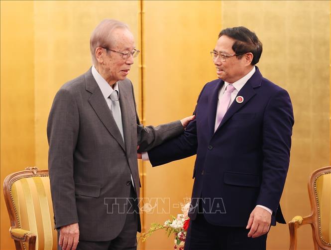 Thủ tướng Phạm Minh Chính tiếp cựu Thủ tướng Nhật Bản Yasuo Fukuda. Ảnh: Dương Giang-TTXVN
