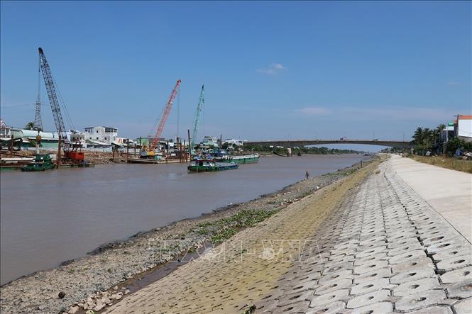 Sau khi hoàn thành, kênh Chợ Gạo có chuẩn luồng đạt tiêu chuẩn kênh cấp II, có độ sâu hơn 3,5m, rộng hơn 50m…, giúp tàu thuyền lưu thông thuận lợi hơn. Ảnh: Hữu Chí - TTXVN