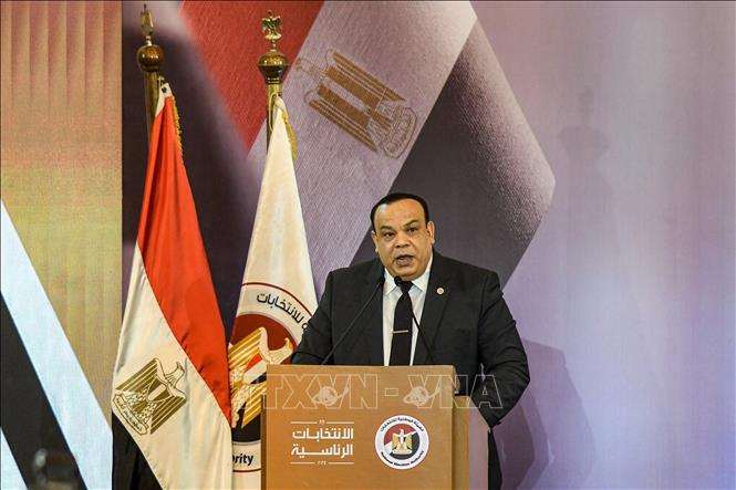 Ông Hazem Badawy, người đứng đầu Cơ quan Bầu cử quốc gia Ai Cập (NEA), công bố kết quả bầu cử Tổng thống nước này trong cuộc họp báo tại Cairo, ngày 18/12/2023. Ảnh: AFP/TTXVN