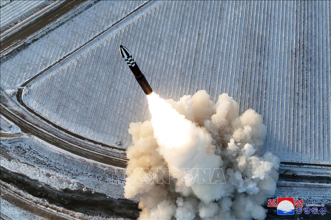 Triều Tiên xác nhận phóng thành công tên lửa đạn đạo liên lục địa (ICBM) Hwasong-18 ngày 18/12/2023. Ảnh: KCNA/TTXVN