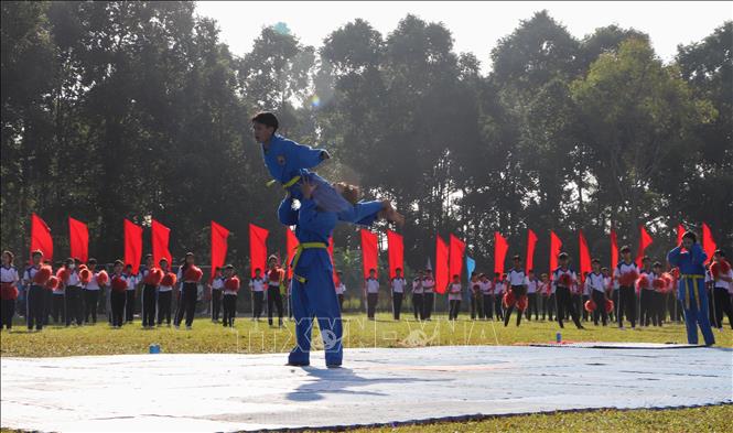 Tiết mục đồng diễn tại lễ khai mạc. Ảnh: Hồng Thái - TTXVN