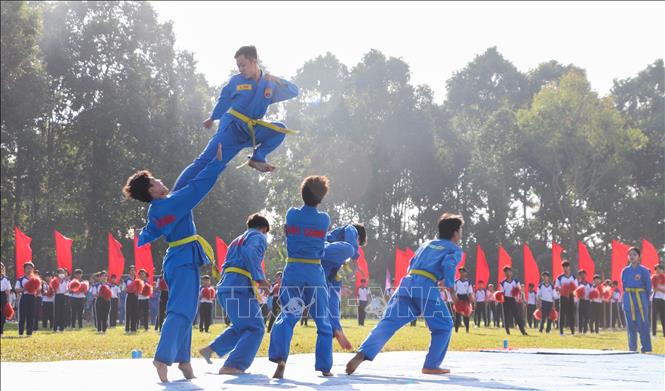 Tiết mục đồng diễn tại lễ khai mạc. Ảnh: Hồng Thái - TTXVN