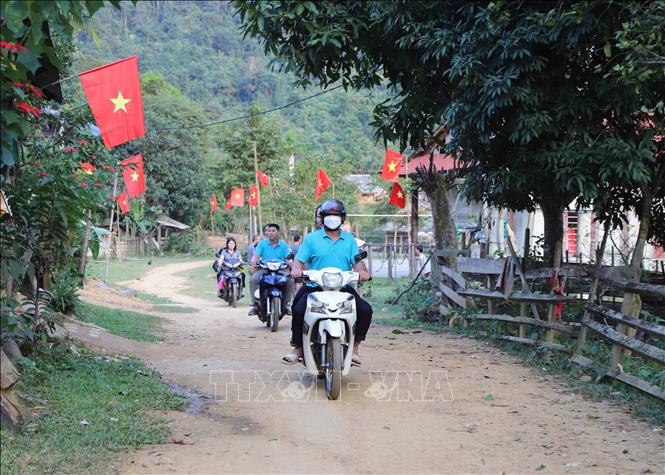 Đường vào trung tâm bản Na Kho. Ảnh: Xuân Tiến - TTXVN 