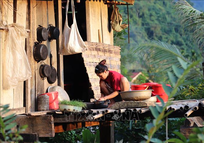 Sinh hoạt thường ngày của người dân bản Na Kho. Ảnh: Xuân Tiến - TTXVN 