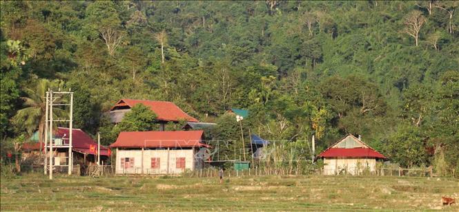 Những ngôi nhà khang trang của người Thái tại bản Na Kho, xã Nga My (Tương Dương, Nghệ An). Ảnh: Xuân Tiến - TTXVN 