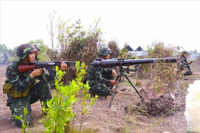 Lực lượng bộ binh với hỏa lực mạnh thực hiện nội dung tổ chức tập kích địch tại Diễn tập khu vực phòng thủ tỉnh Bạc Liêu năm 2023 . Ảnh: Chanh Đa-TTXVN