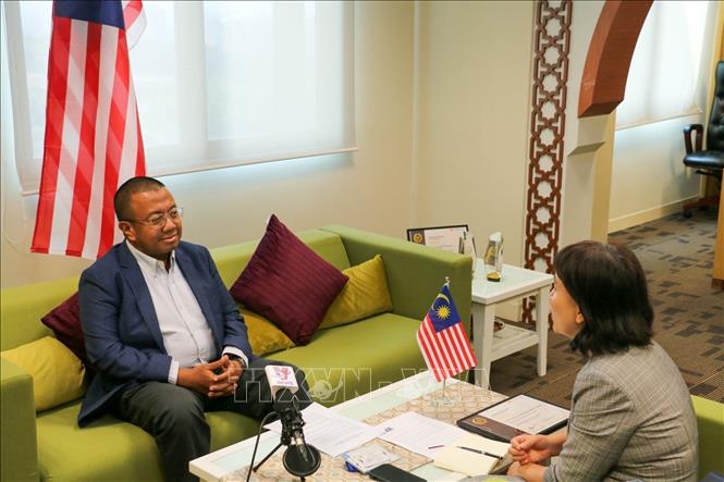 Giám đốc Trung tâm Du lịch Hồi giáo của Malaysia, Nizran Noordin trả lời phỏng vấn phóng viên TTXVN tại Malaysia. Ảnh: Hằng Linh - PV TTXVN tại Malaysia