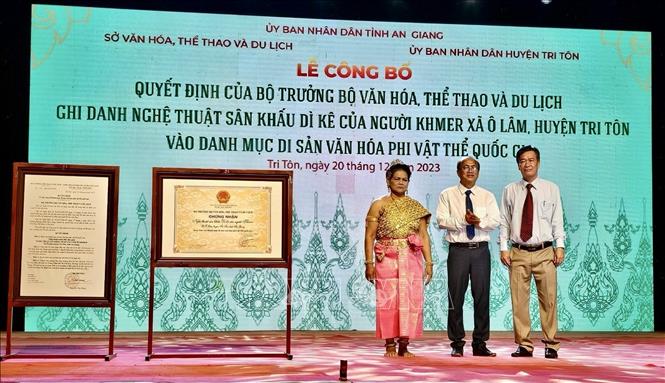 Nghệ thuật sân khấu Dì kê của người Khmer được công nhận Di sản văn hoá phi vật thể quốc gia. Ảnh: Thanh Sang - TTXVN