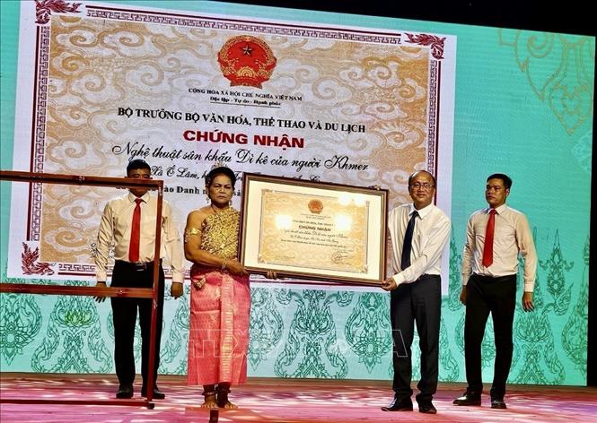 Nghệ thuật sân khấu Dì kê của người Khmer được công nhận Di sản văn hoá phi vật thể quốc gia. Ảnh: Thanh Sang - TTXVN