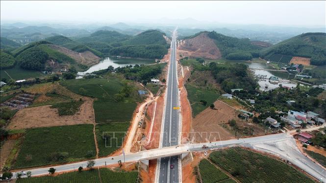 Đoạn tuyến cao tốc trên địa bàn tỉnh Tuyên Quang. Ảnh: Huy Hùng - TTXVN