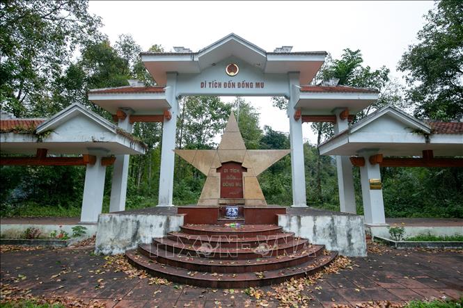 Khu mộ liệt sĩ Xuân Trường trong khu di tích đồn Đồng Mu tại xã Xuân Trường (Bảo Lạc, Cao Bằng). Ảnh: Chu Hiệu - TTXVN