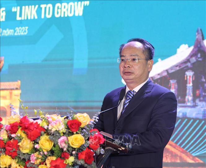Phó Giám đốc Trung tâm Xúc tiến đầu tư, thương mại, du lịch Hà Nội, Lê Tự Lực phát biểu. Ảnh: Danh Lam-TTXVN