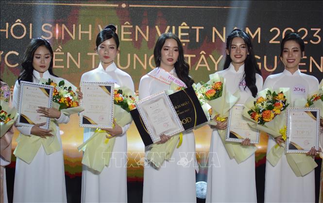  Top 5 thí sinh của vòng thi Chung kết cuộc thi Hoa khôi Sinh viên Việt Nam 2023. Ảnh: Văn Dũng-TTXVN