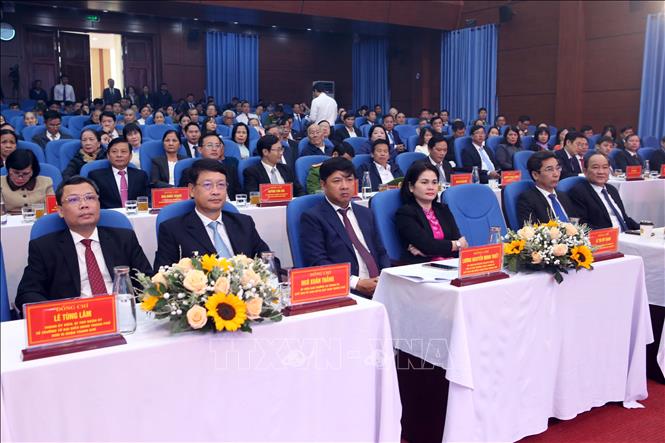 Lãnh đạo thành phố và các đại biểu dự lễ kỷ niệm. Ảnh: Trần Lê Lâm – TTXVN 