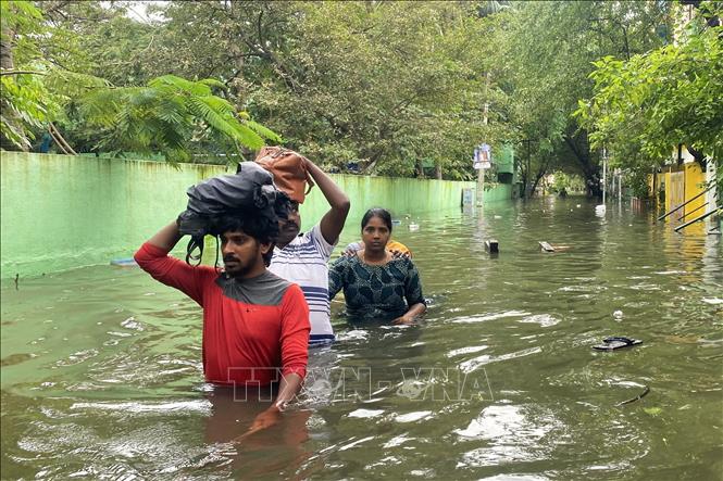 Cảnh ngập lụt sau những trận mưa lớn tại Chennai, Ấn Độ, ngày 5/12/2023. Ảnh: AFP/TTXVN