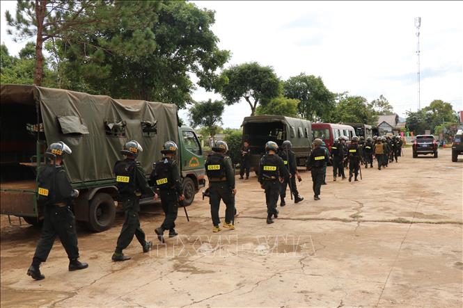 The terrorist attack against the people's administration with particularly serious consequences in Ea Tieu and Ea Ktur communes, Cu Kuin district, the Central Highlands of Dak Lak province, on June 11 early morning is controlled within 24 hours, returning peace to local residents. VNA Photo