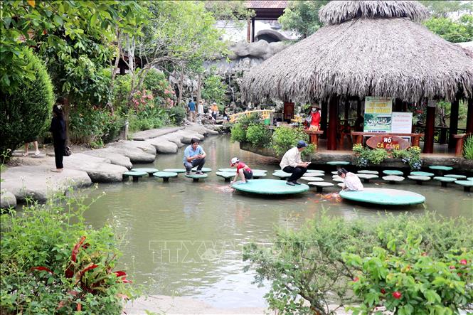Established in 1996, My Khanh tourist village is seen as an attractive and typical tourist destination of Can Tho. VNA Photo: Thu Hiền 