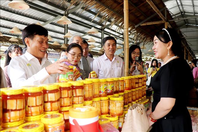 OCOP products are introduced at My Khanh tourist village. VNA Photo: Thu Hiền 