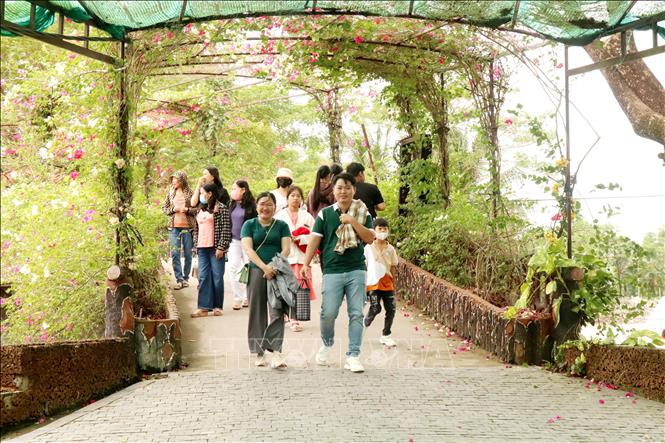 My Khanh tourist village serves thousands of tourists every year. VNA Photo: Thu Hiền 