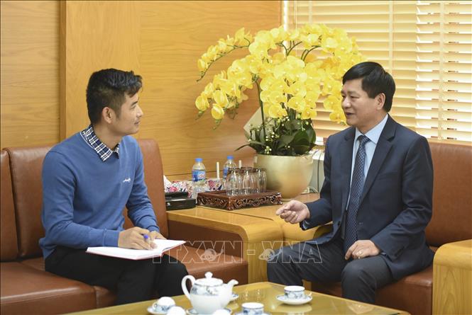Phóng viên TTXVN phỏng vấn Chủ tịch UBND tỉnh Điện Biên Lê Thành Đô. Ảnh: Xuân Tư – TTXVN